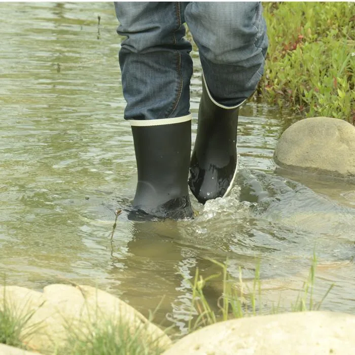 Women's mid calf anti-slip rain boots natural rubber rain boots